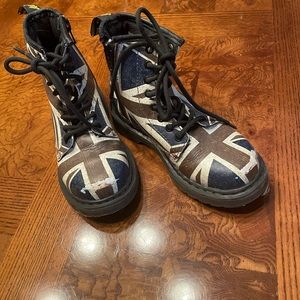 Unisex Dr. Martens Boots